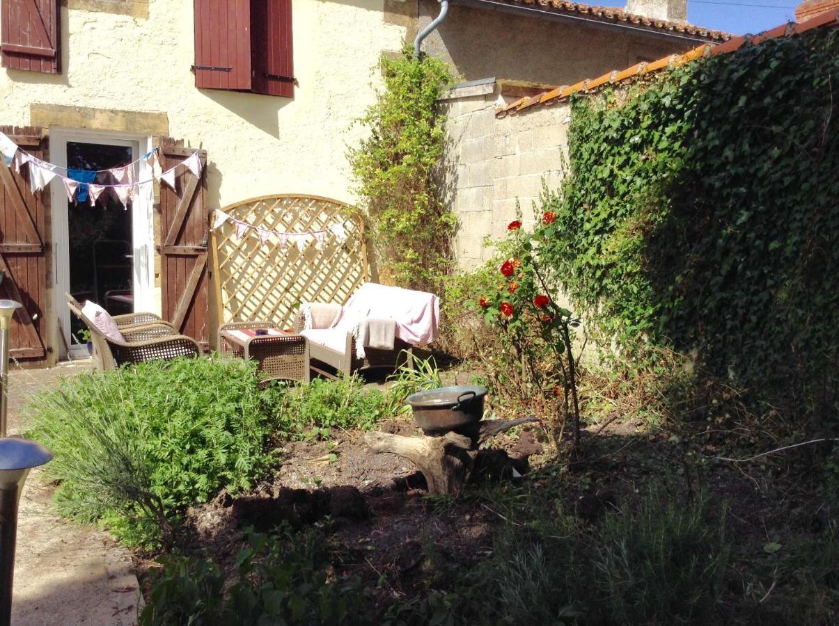 Homestay Arrabella Availles-Limouzine المظهر الخارجي الصورة
