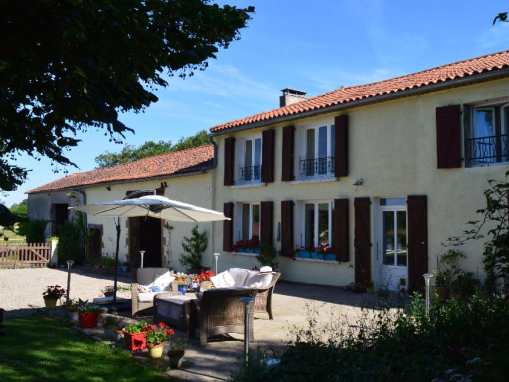 Homestay Arrabella Availles-Limouzine المظهر الخارجي الصورة